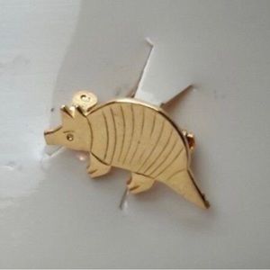Vintage Capri ARMADILLO PIN BROOCH Gold Toned
